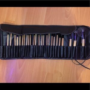 25 pc Makeup Brush set with Makeup bag Included